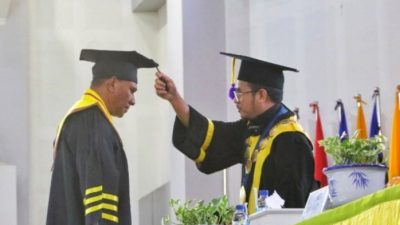 Dari Ring Tinju ke Kursi Wagub NTT; Jalan Panjang Johni Asadoma Raih Doktor di Undana